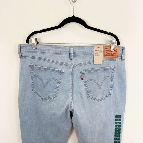 Levi’s Light Wash Mid Rise Boyfriend Jeans Size 18 NWT - Picture 9 of 16